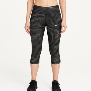 Nike Dri-Fit Black cropped Leggings size women medium, run, yoga *$4.99 shipping